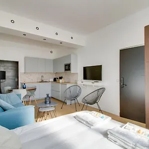 176 Jean - Superb In Paris