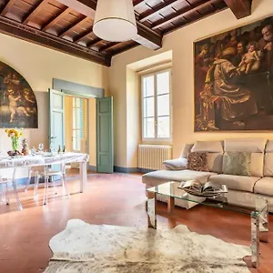https://ginnys-house-borgo-la-croce-luxury-florence.it-tuscanyhotel.com
