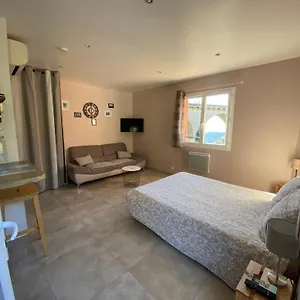 https://red-house-near-village-with-free-parking.fr-provencehotel.com