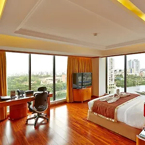Hotel Six Seasons *****