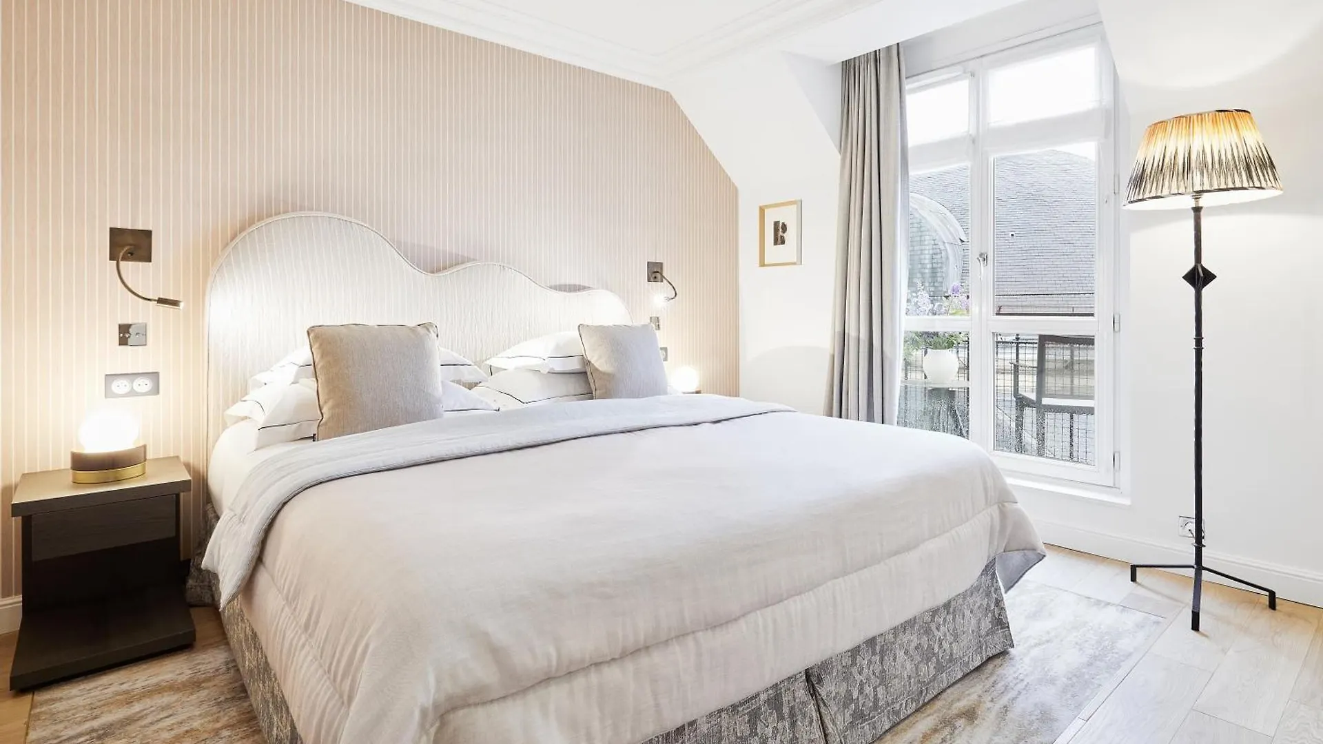 Grand Hotel Du Palais Royal Paris 5*,